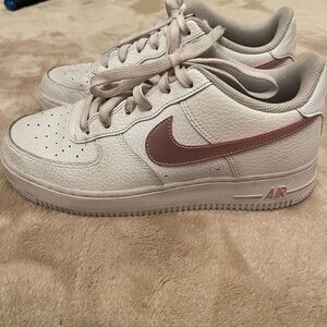 Nike Women's Sneakers in Cream and Mauve